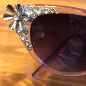 VIOLET cateye Sunglasses